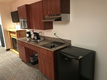 The Palms Hotel & Suites