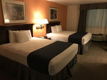 The Palms Hotel & Suites