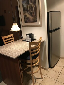 The Palms Hotel & Suites