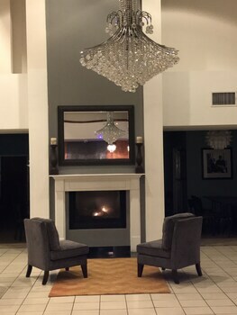 The Palms Hotel & Suites