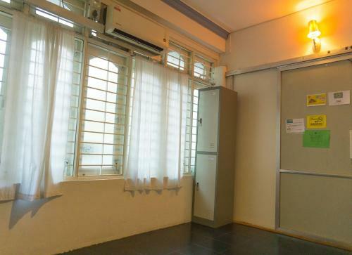Bed & Breakfast Sleep In Hostel