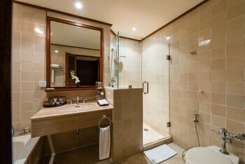 Chatrium Hotel Royal Lake Yangon