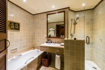 Chatrium Hotel Royal Lake Yangon