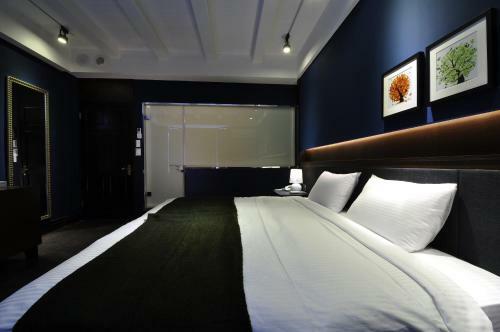 Young Motel