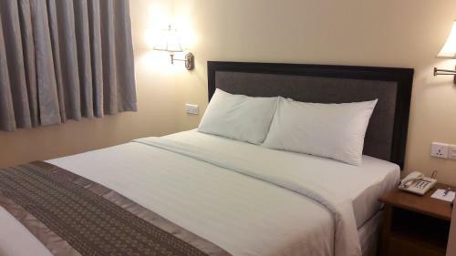 Grand Laurel Hotel