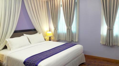 Grand Laurel Hotel