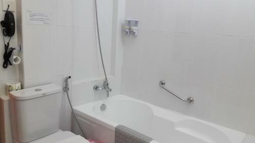 Grand Laurel Hotel