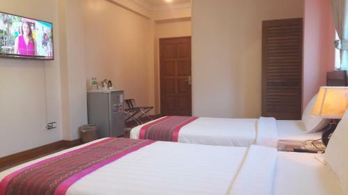 Grand Laurel Hotel