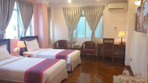 Grand Laurel Hotel