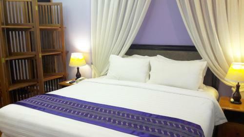 Grand Laurel Hotel