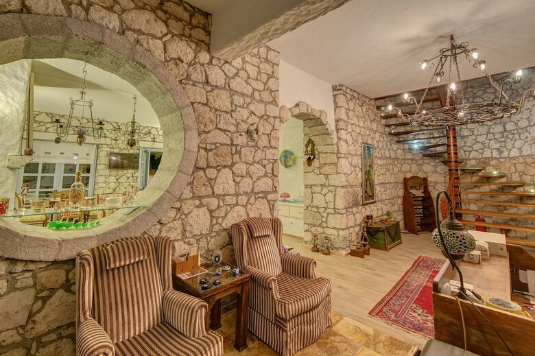 Lale Lodge Hotel