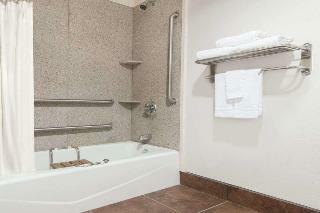 Hotel Baymont Inn And Suites Lubbock