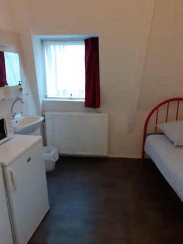 Hostal Pension Tivoli