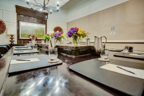 Overton Hotel And Conference Center