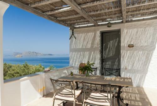 Hostal Four Seasons Hydra Luxury Suites