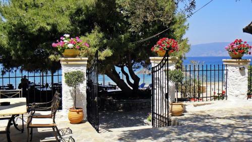 Hostal Four Seasons Hydra Luxury Suites