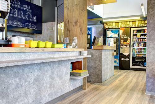 Hotel Ibis Budget Caen Memorial