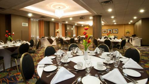 Holiday Inn Hotel & Suites Mississauga