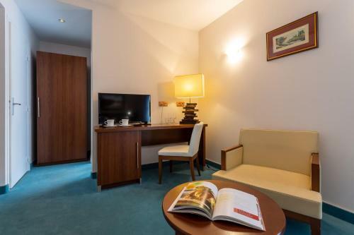 Hotel La Cote Des Monts Damn�s