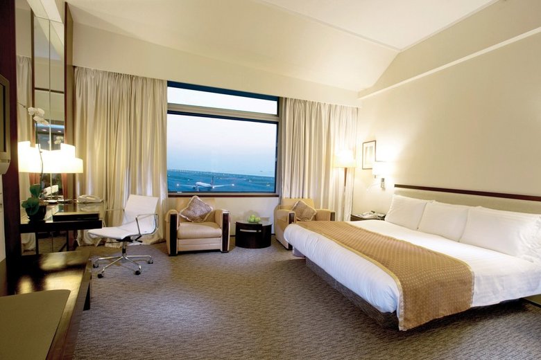 Hotel Regal Airport