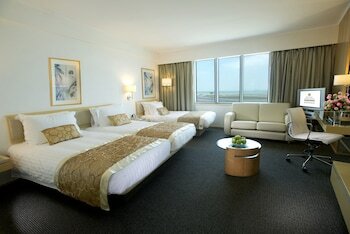 Hotel Regal Airport