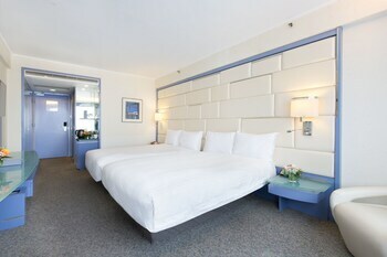 Hotel Regal Airport