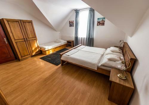 Hostal B�stya Panzi� �s �tterem