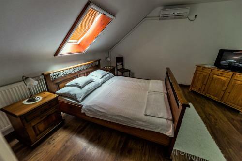 Hostal B�stya Panzi� �s �tterem
