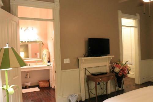 Posada Grand Magnolia Suites