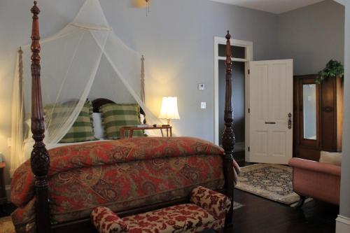 Posada Grand Magnolia Suites