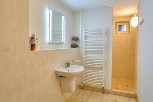 Hostal Penzion Mona