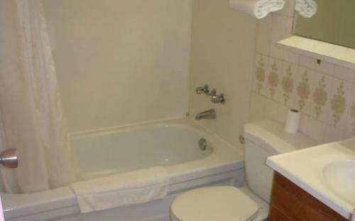 Queensway Motel