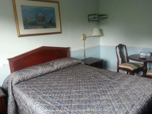 Queensway Motel