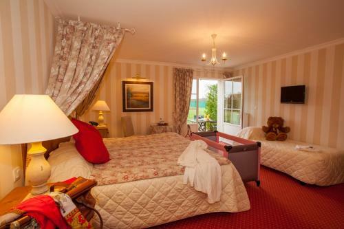 Hotel Logis Le Fleuray