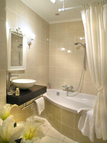 Hotel Logis Le Fleuray