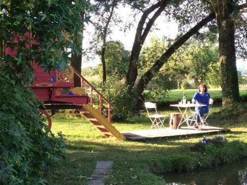 Bed & Breakfast Les Roulottes De Troussures