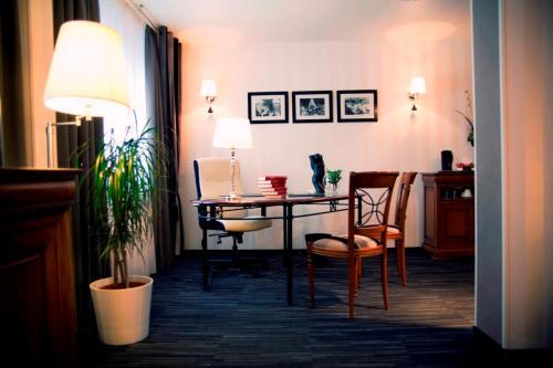 Dm Hotel