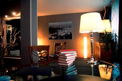 Dm Hotel