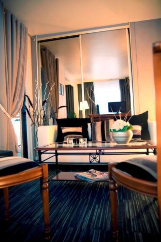 Dm Hotel