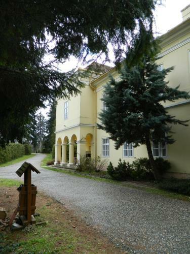 Hotel Kast�lysz�ll� Szarkav�r