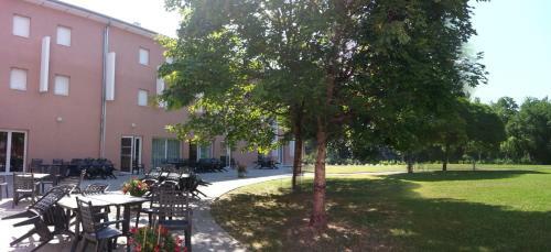 Hotel H�tel Centre Vall�e Bleue