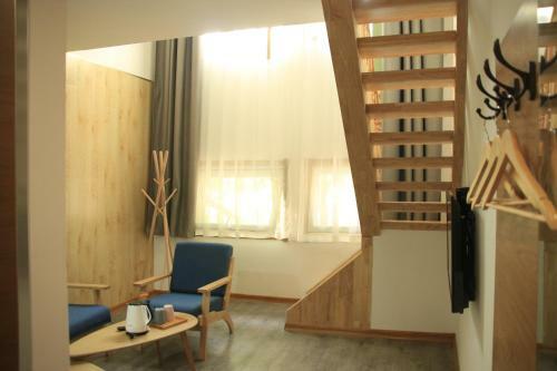 Yijia Youth Hostel