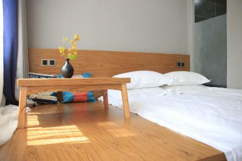 Yijia Youth Hostel