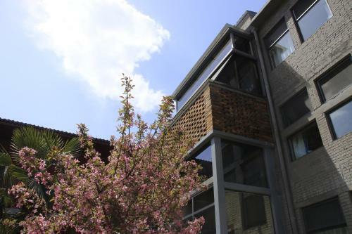 Yijia Youth Hostel