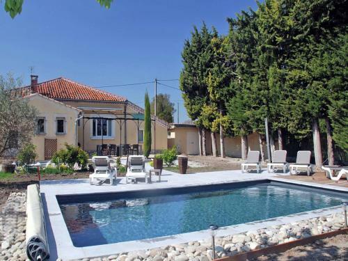 Holiday Home Entre Luberon Et Avignon Islesurla Sorgue