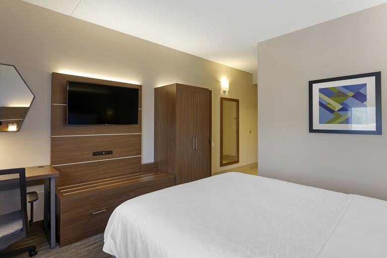 Holiday Inn Express Hotel & Suites Harrison