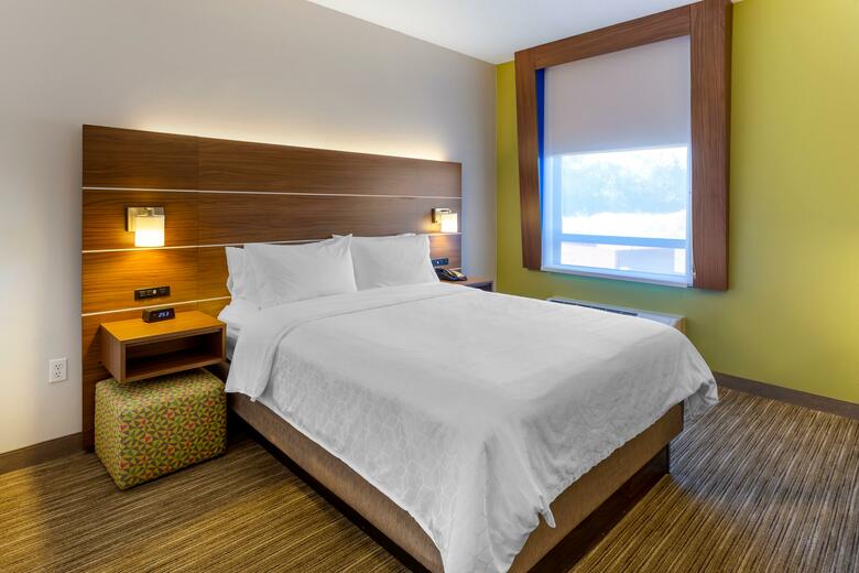 Holiday Inn Express Hotel & Suites Harrison