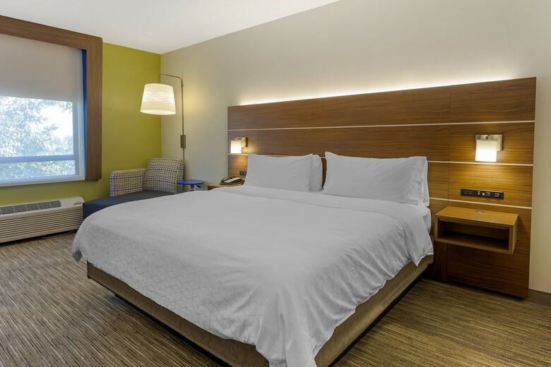 Holiday Inn Express Hotel & Suites Harrison
