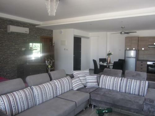 Marina Apartments 211