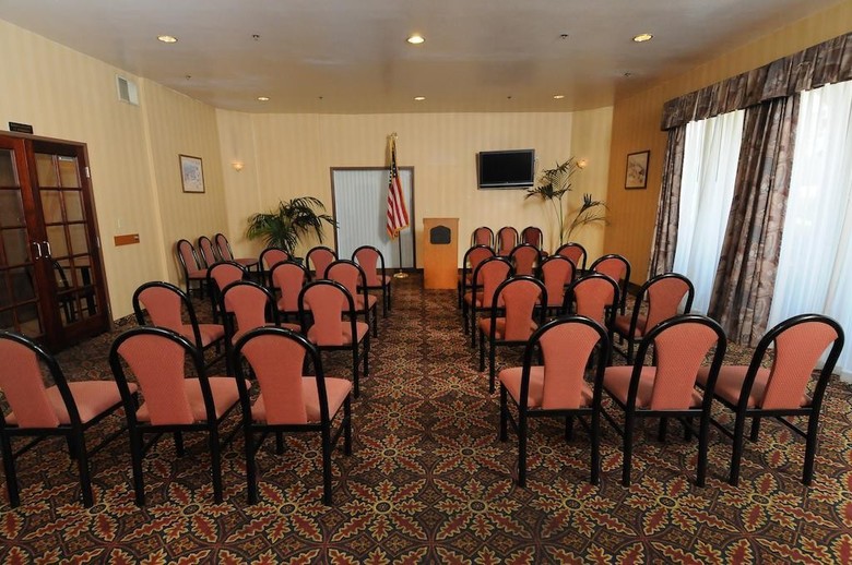 Hotel Country Inn Ontario
